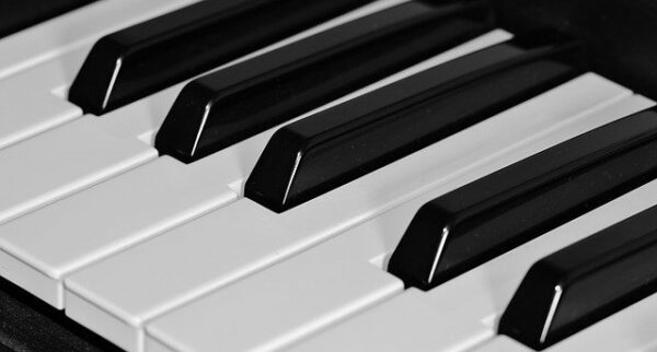 instrument de musique piano touches blanches et noires choisir un piano